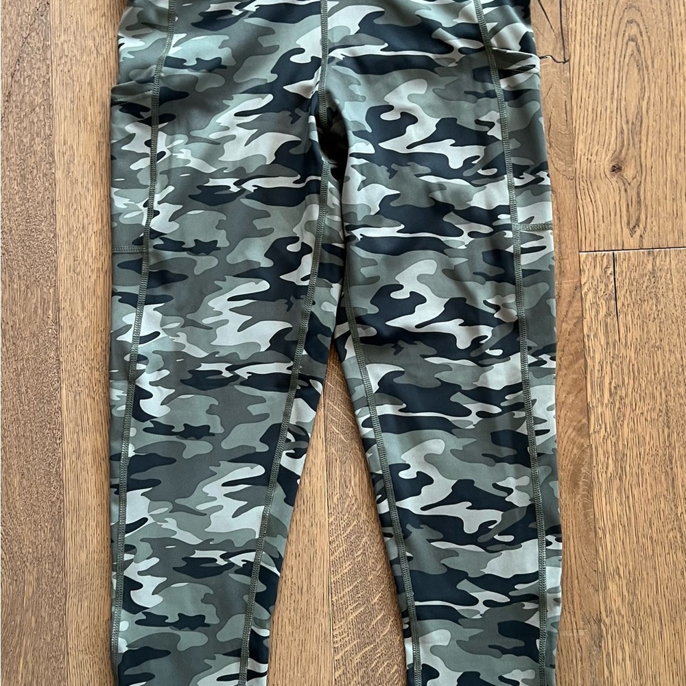 GWG Eclipse Camo Leggings Urban Camo Concealed Carry Waistband Size medium NWT